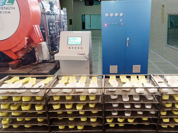 The mass production machine of supercritical foaming equipment was successfully